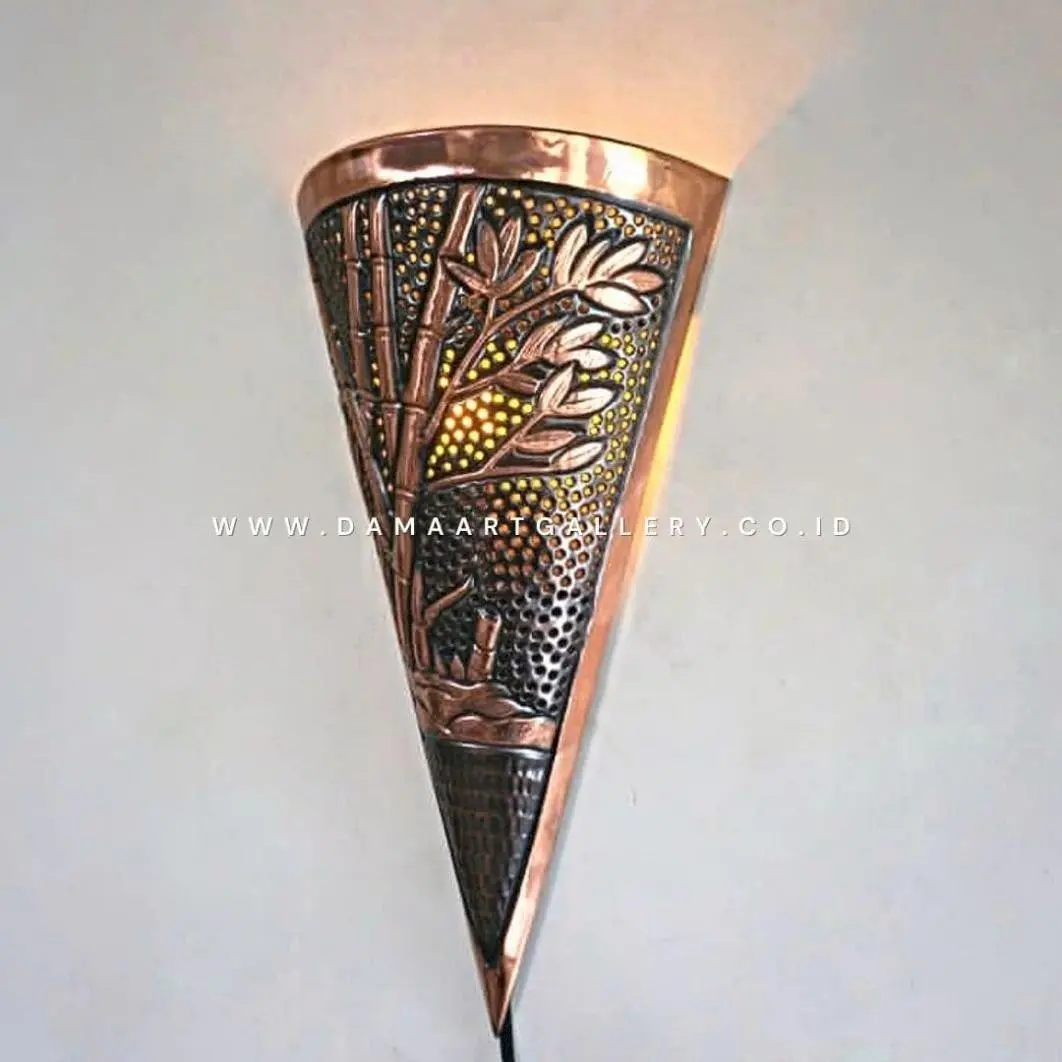 Lampu Dinding Ukiran Tembaga